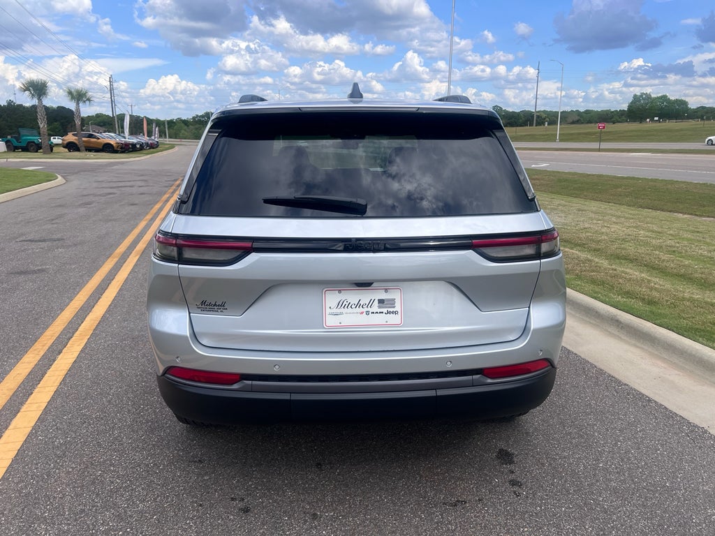 2026 Jeep Grand Cherokee GRAND CHEROKEE LAREDO ALTITUDE 4X2