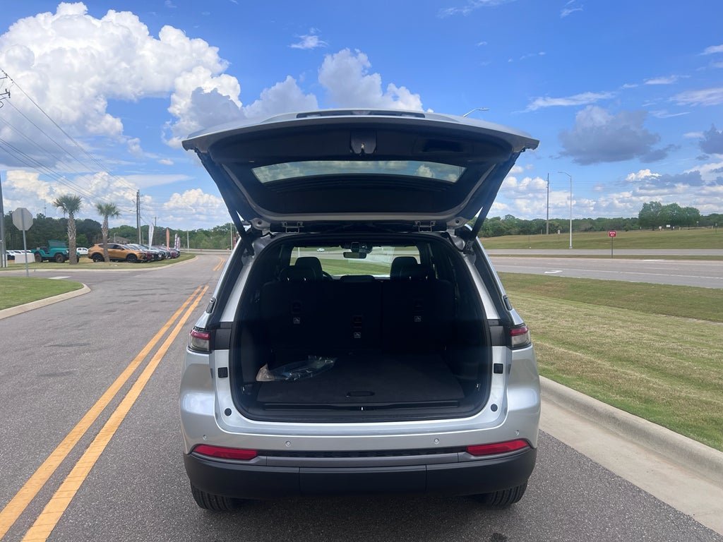 2026 Jeep Grand Cherokee GRAND CHEROKEE LAREDO ALTITUDE 4X2