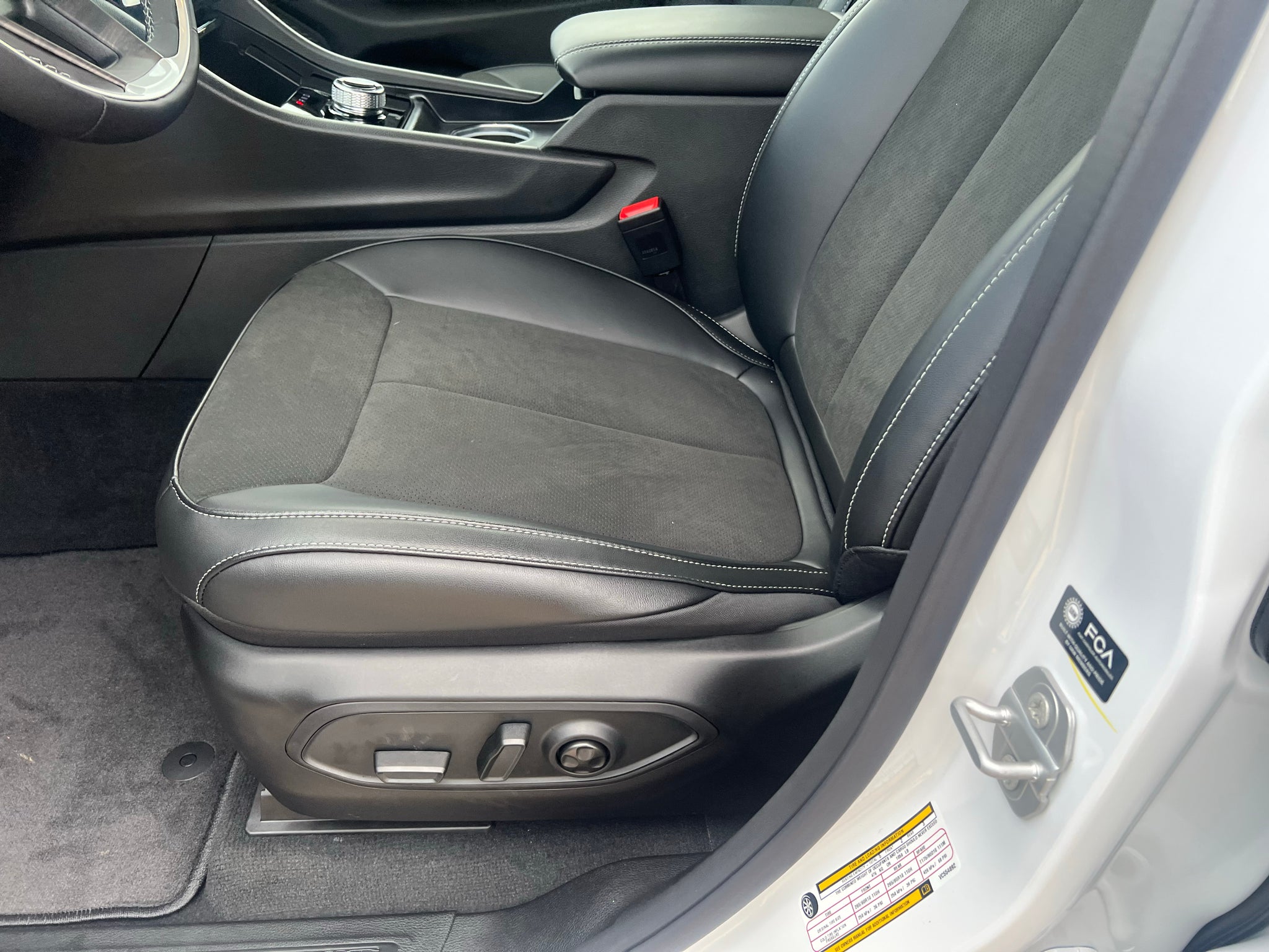 2027 Jeep Grand Cherokee GRAND CHEROKEE LAREDO ALTITUDE 4X2