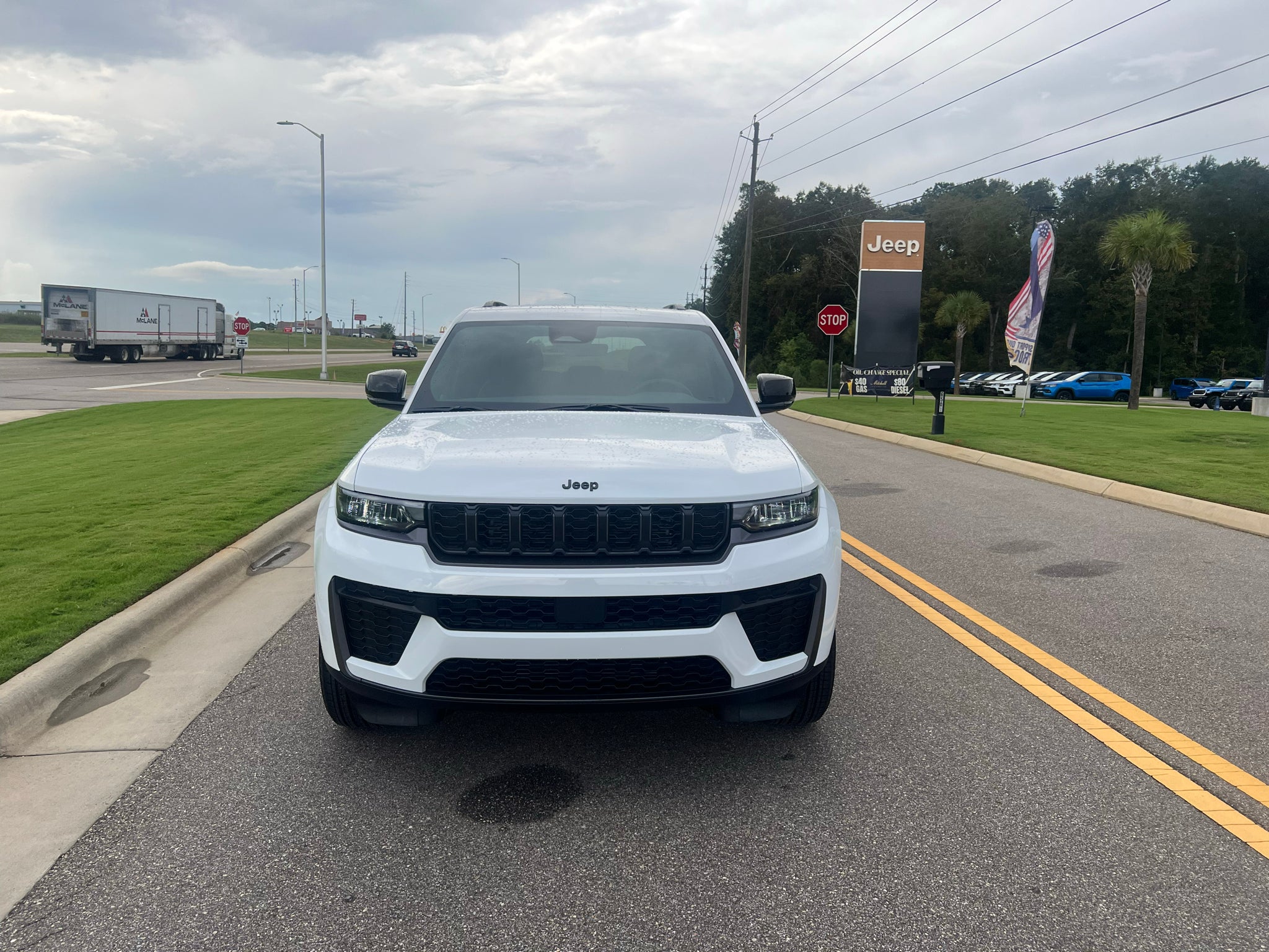 2027 Jeep Grand Cherokee GRAND CHEROKEE LAREDO ALTITUDE 4X2