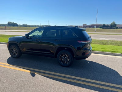 2027 Jeep Grand Cherokee GRAND CHEROKEE LAREDO ALTITUDE 4X2