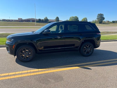 2027 Jeep Grand Cherokee GRAND CHEROKEE LAREDO ALTITUDE 4X2