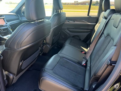 2027 Jeep Grand Cherokee GRAND CHEROKEE LAREDO ALTITUDE 4X2