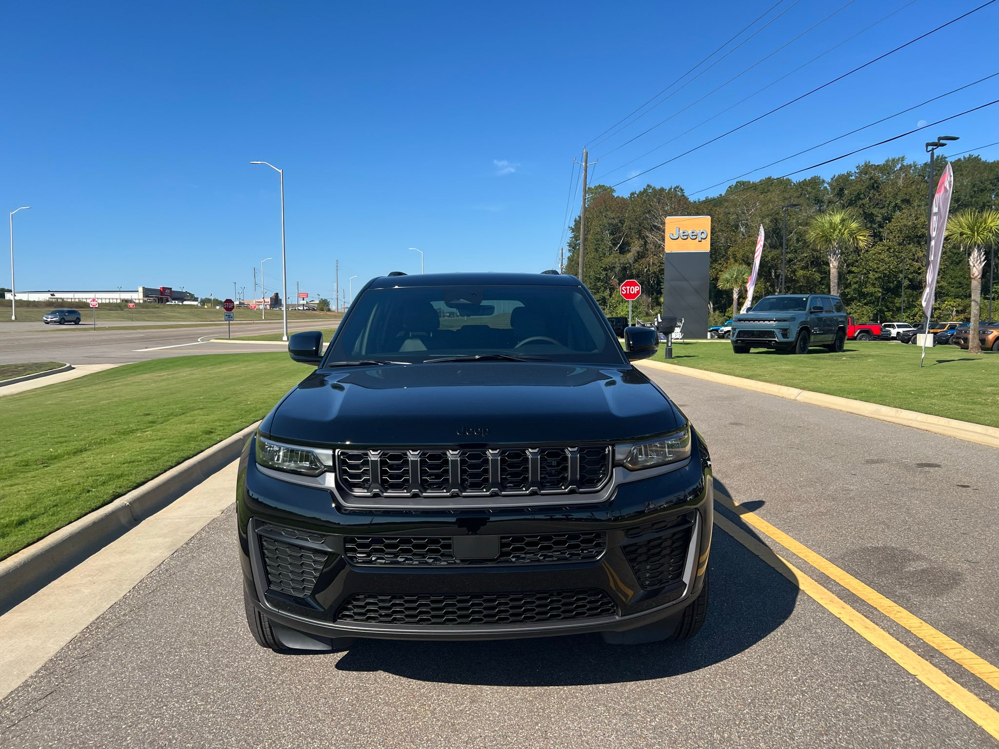 2027 Jeep Grand Cherokee GRAND CHEROKEE LAREDO ALTITUDE 4X2