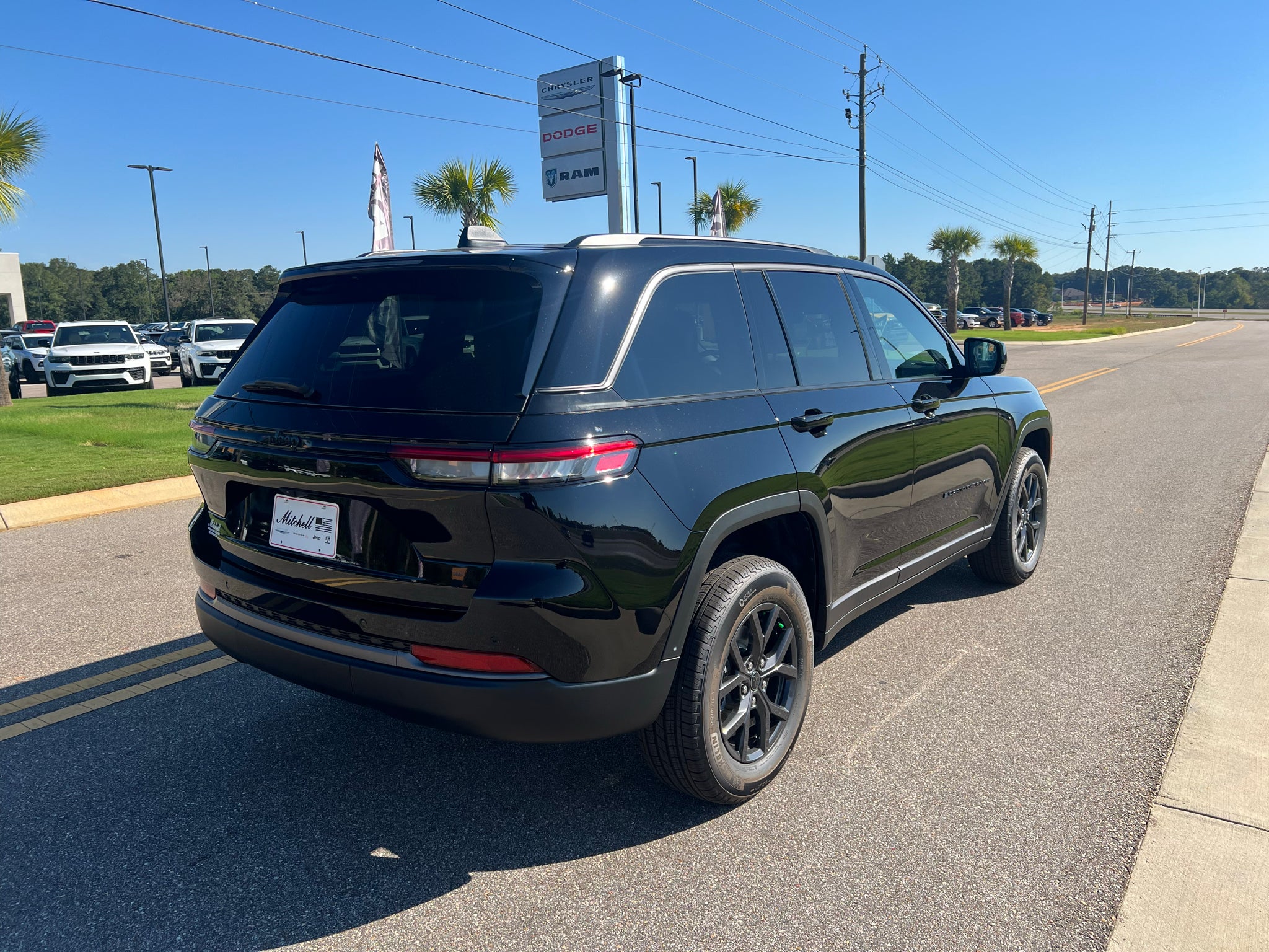 2027 Jeep Grand Cherokee GRAND CHEROKEE LAREDO ALTITUDE 4X2