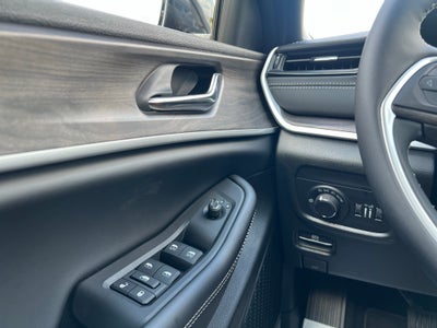 2027 Jeep Grand Cherokee GRAND CHEROKEE LAREDO ALTITUDE 4X2