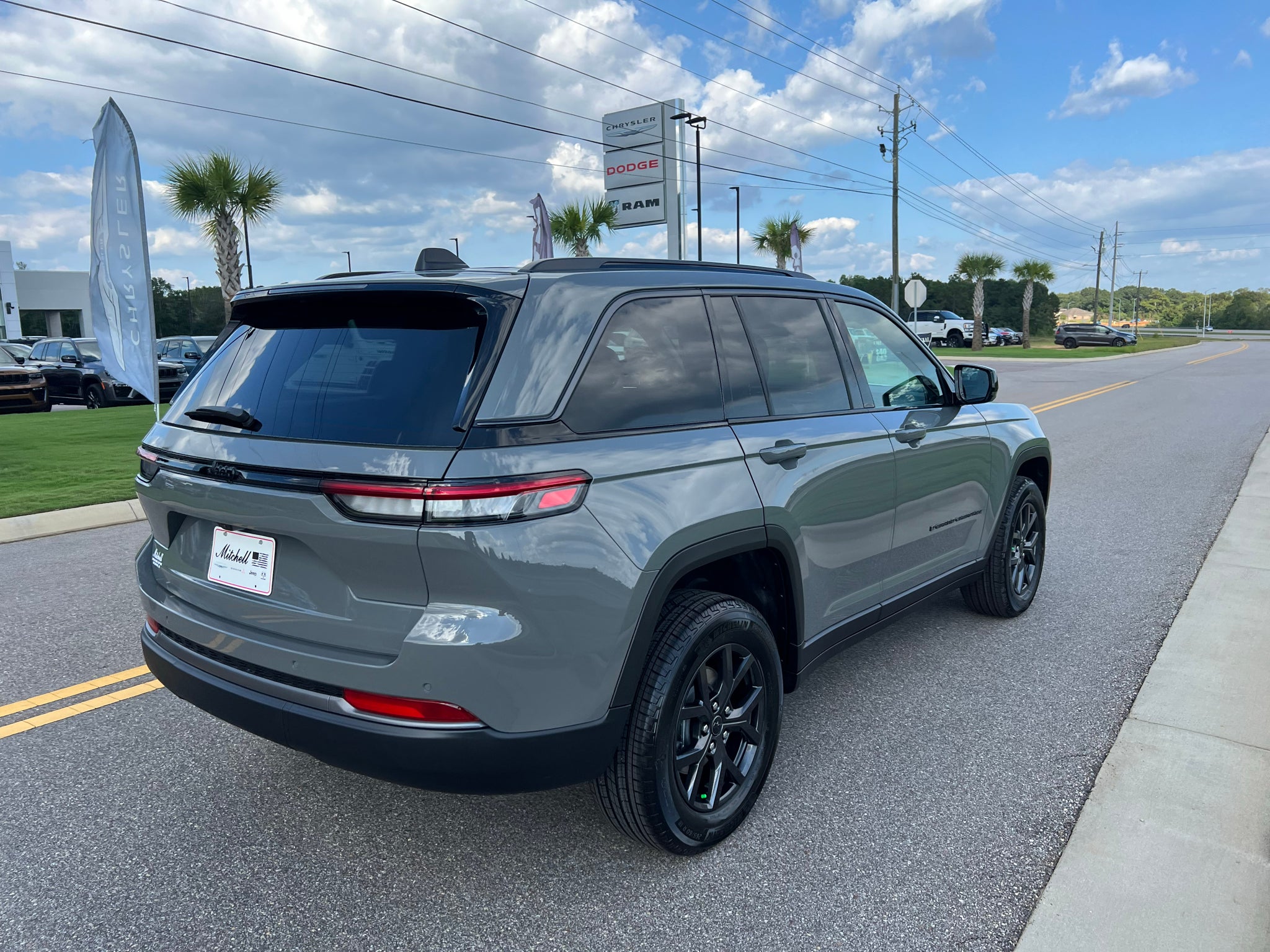 2027 Jeep Grand Cherokee GRAND CHEROKEE LAREDO ALTITUDE 4X2