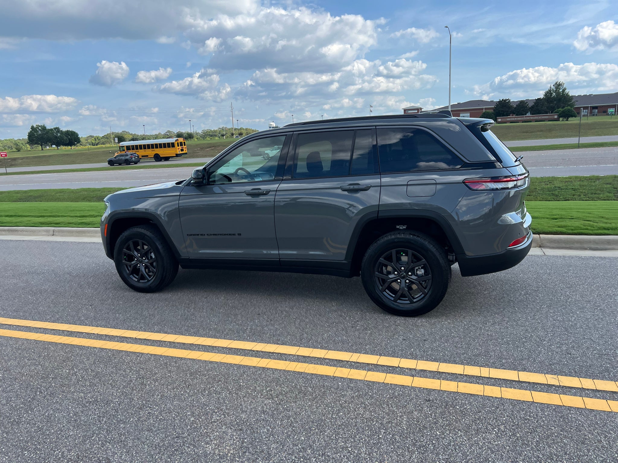 2027 Jeep Grand Cherokee GRAND CHEROKEE LAREDO ALTITUDE 4X2