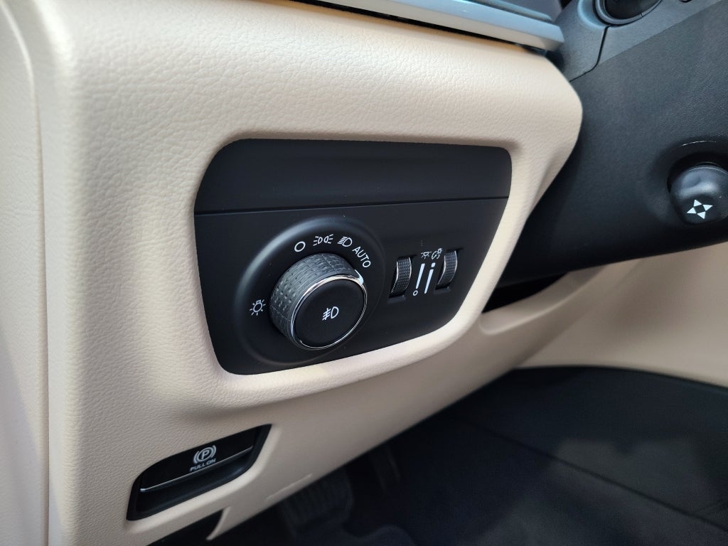 2025 Jeep Grand Cherokee GRAND CHEROKEE LIMITED 4X2