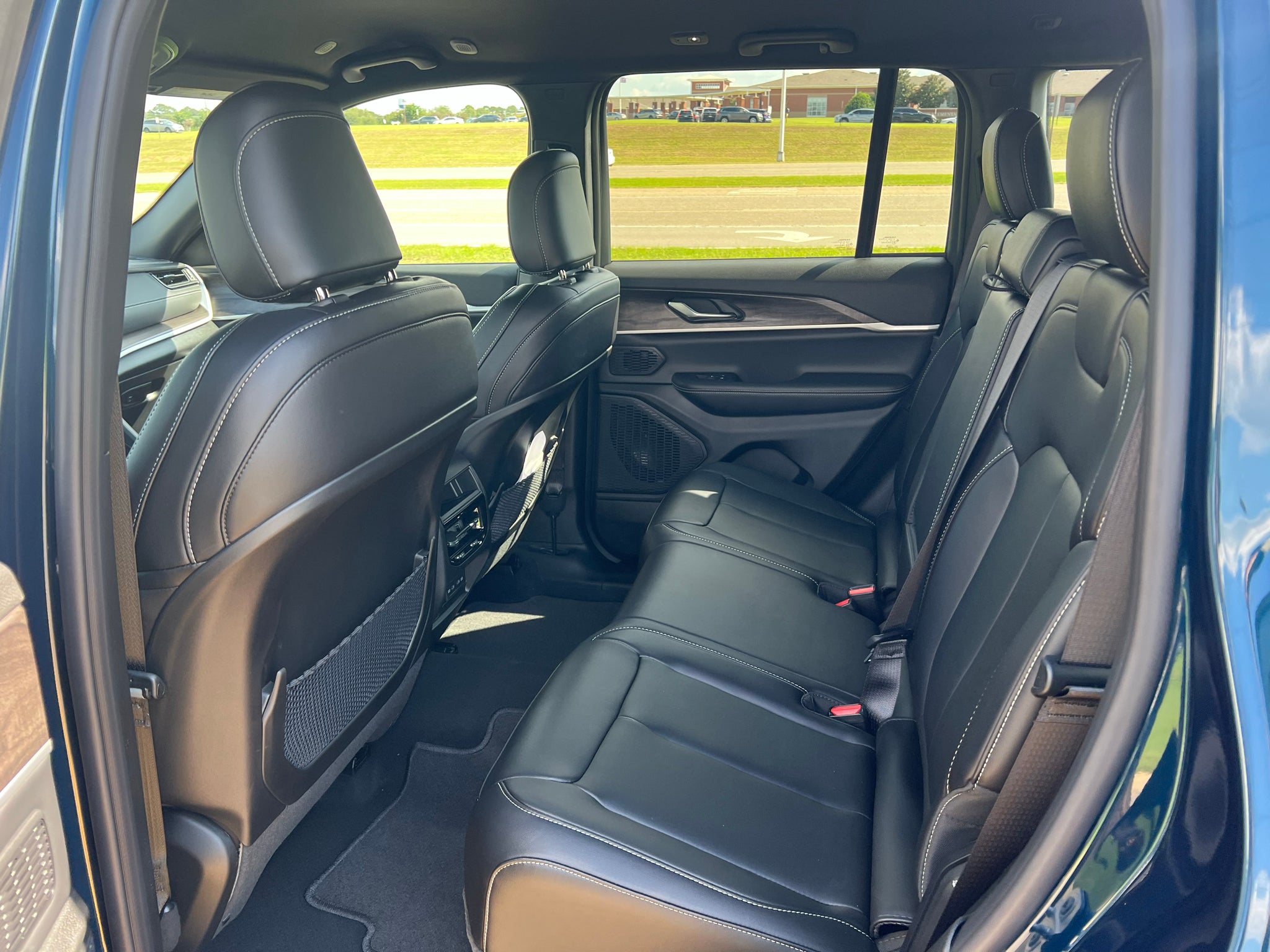 2027 Jeep Grand Cherokee GRAND CHEROKEE LIMITED 4X2