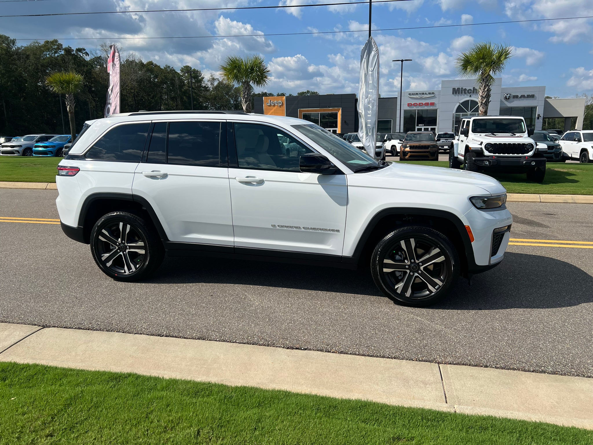 2027 Jeep Grand Cherokee GRAND CHEROKEE LIMITED 4X2