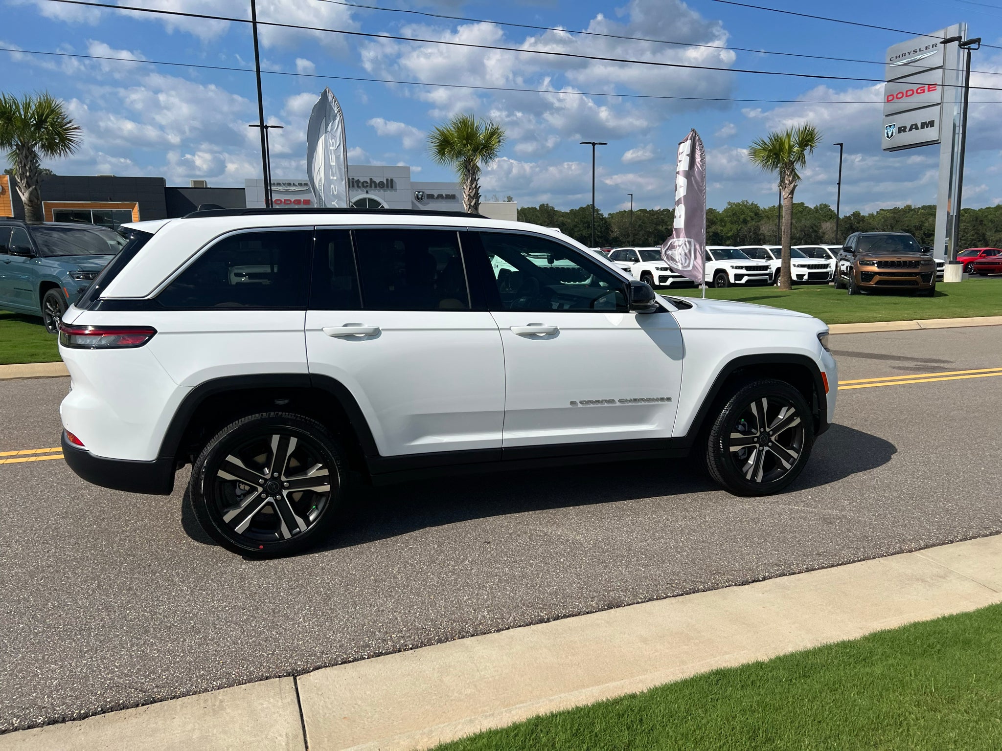 2027 Jeep Grand Cherokee GRAND CHEROKEE LIMITED 4X2