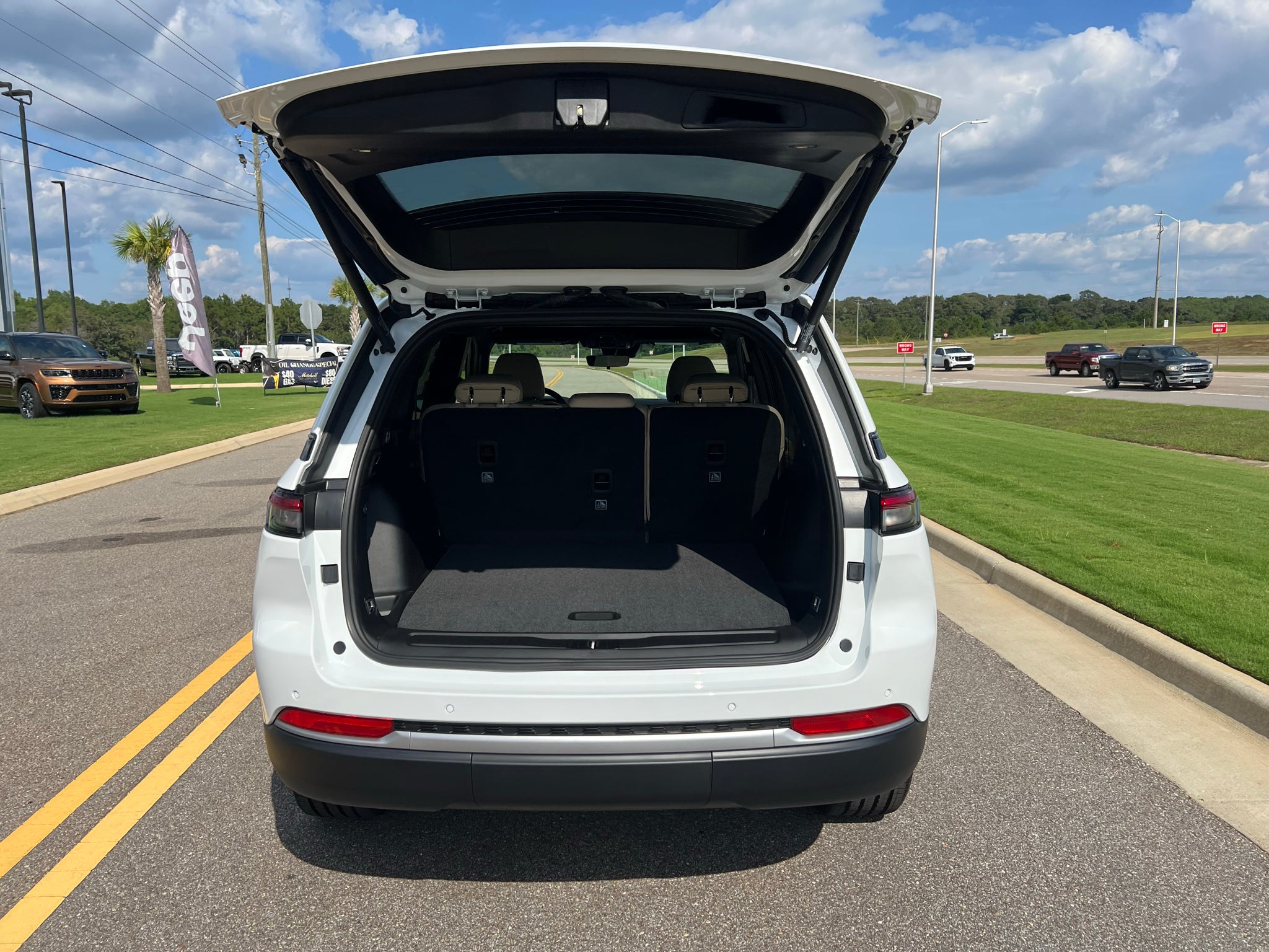 2027 Jeep Grand Cherokee GRAND CHEROKEE LIMITED 4X2