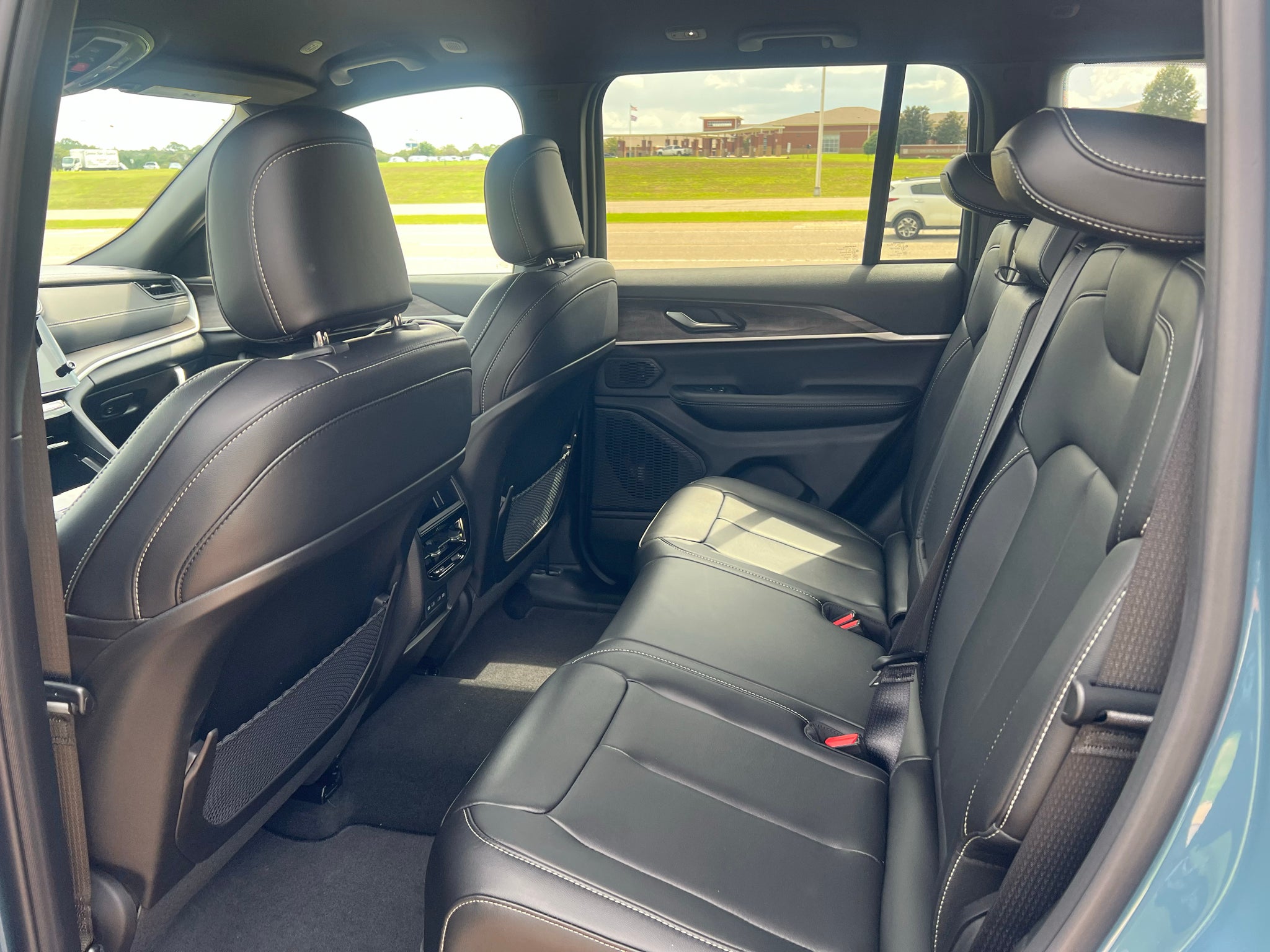 2027 Jeep Grand Cherokee GRAND CHEROKEE LIMITED 4X2