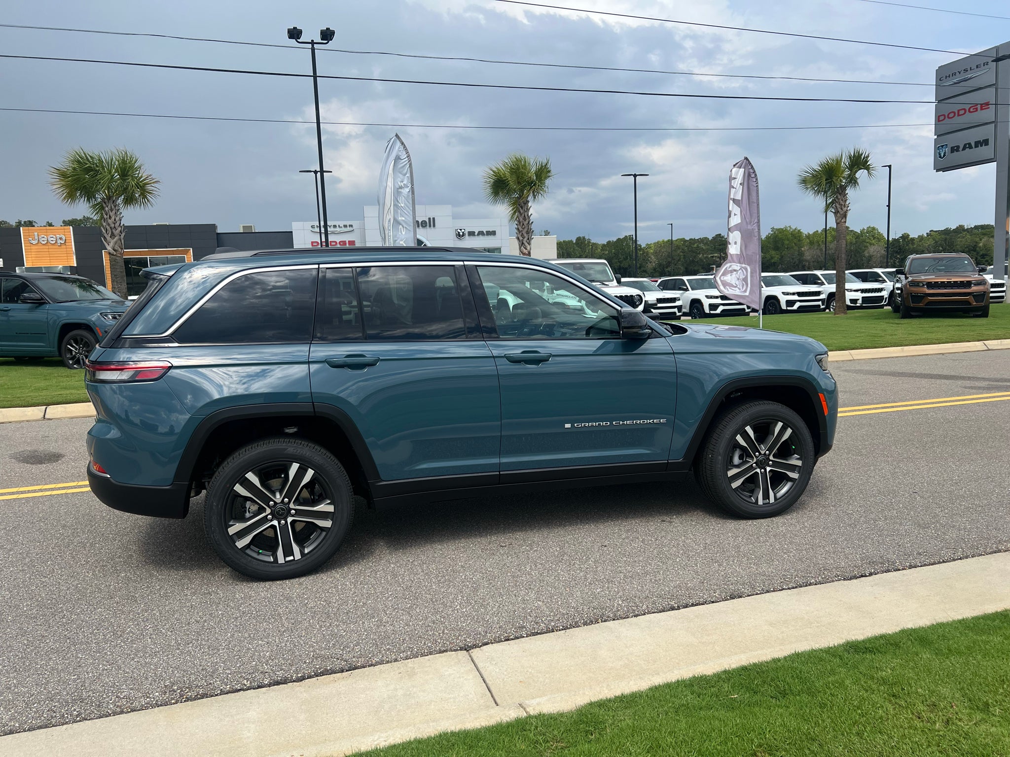 2027 Jeep Grand Cherokee GRAND CHEROKEE LIMITED 4X2