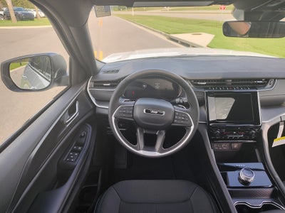 2025 Jeep Grand Cherokee GRAND CHEROKEE LAREDO X 4X4