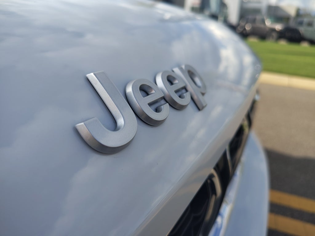 2025 Jeep Grand Cherokee GRAND CHEROKEE LAREDO X 4X4