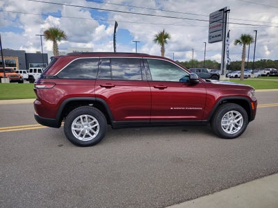 2025 Jeep Grand Cherokee GRAND CHEROKEE LAREDO X 4X4