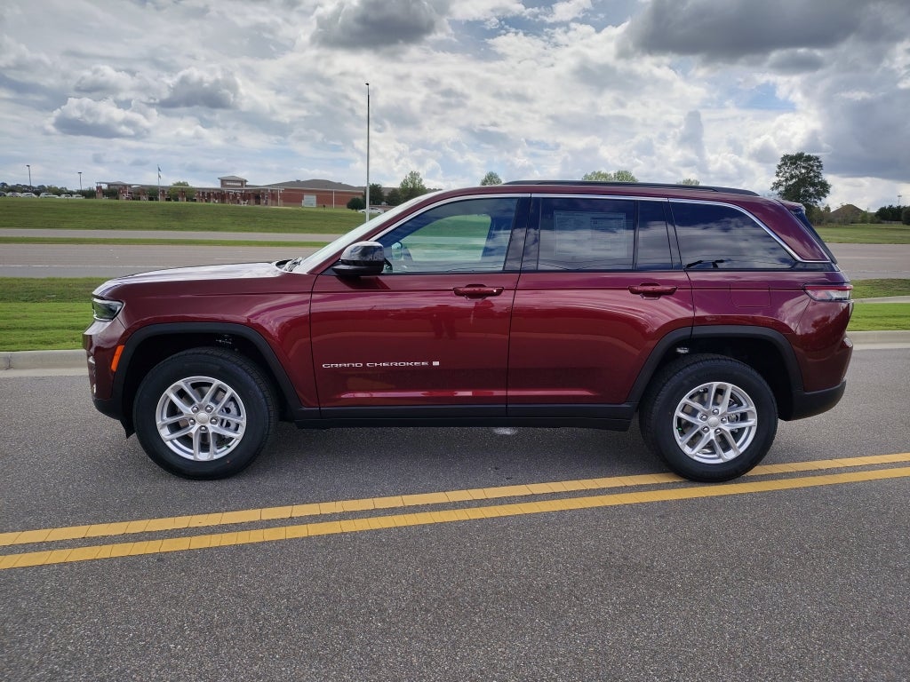 2025 Jeep Grand Cherokee GRAND CHEROKEE LAREDO X 4X4