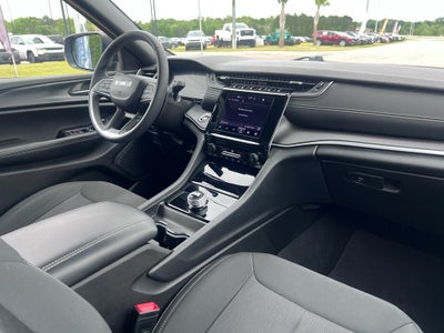 2025 Jeep Grand Cherokee Laredo X 4x4