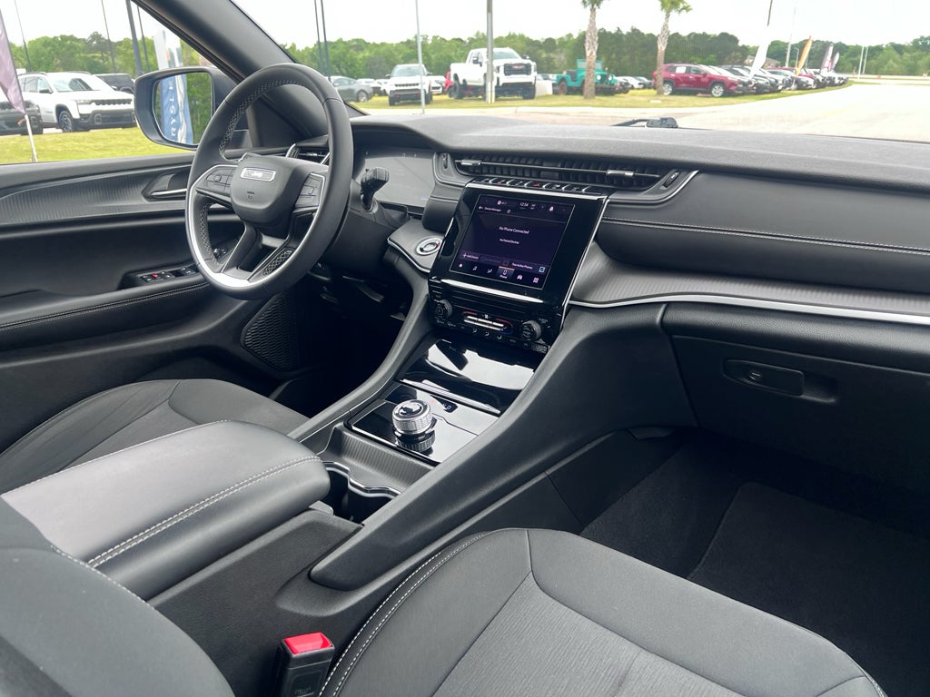 2025 Jeep Grand Cherokee Laredo X 4x4