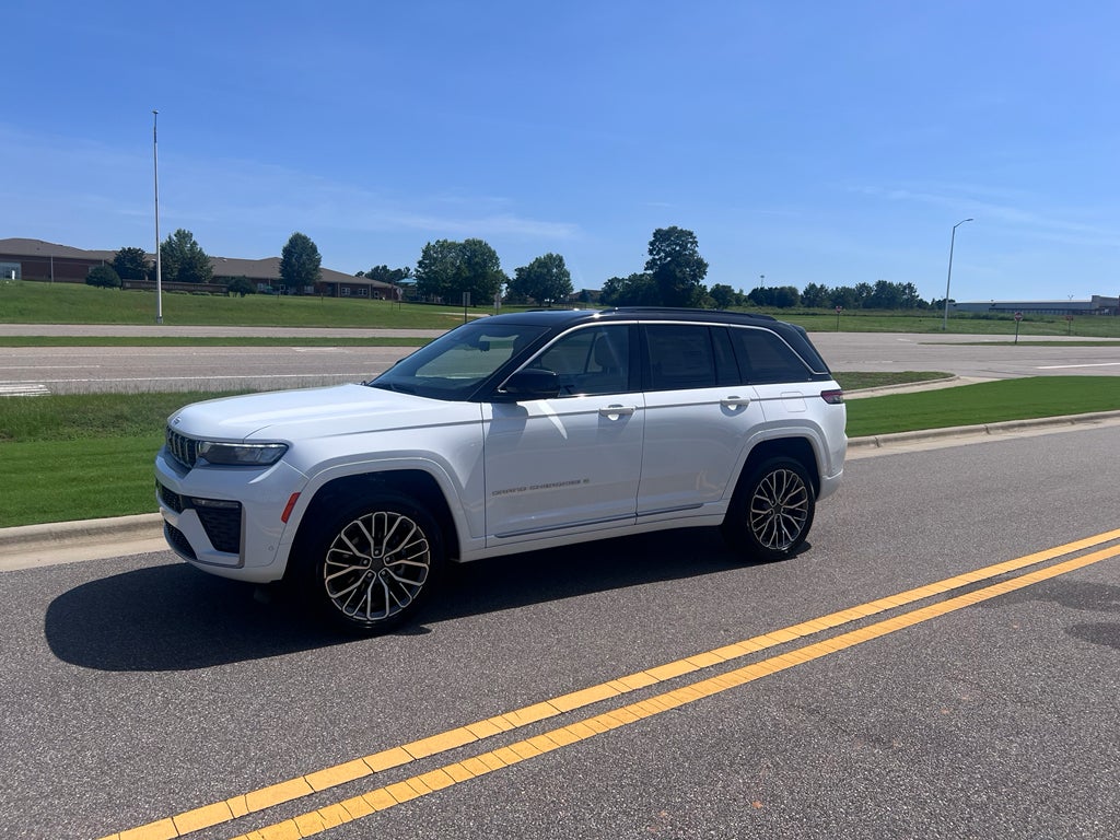2026 Jeep Grand Cherokee GRAND CHEROKEE SUMMIT 4X4