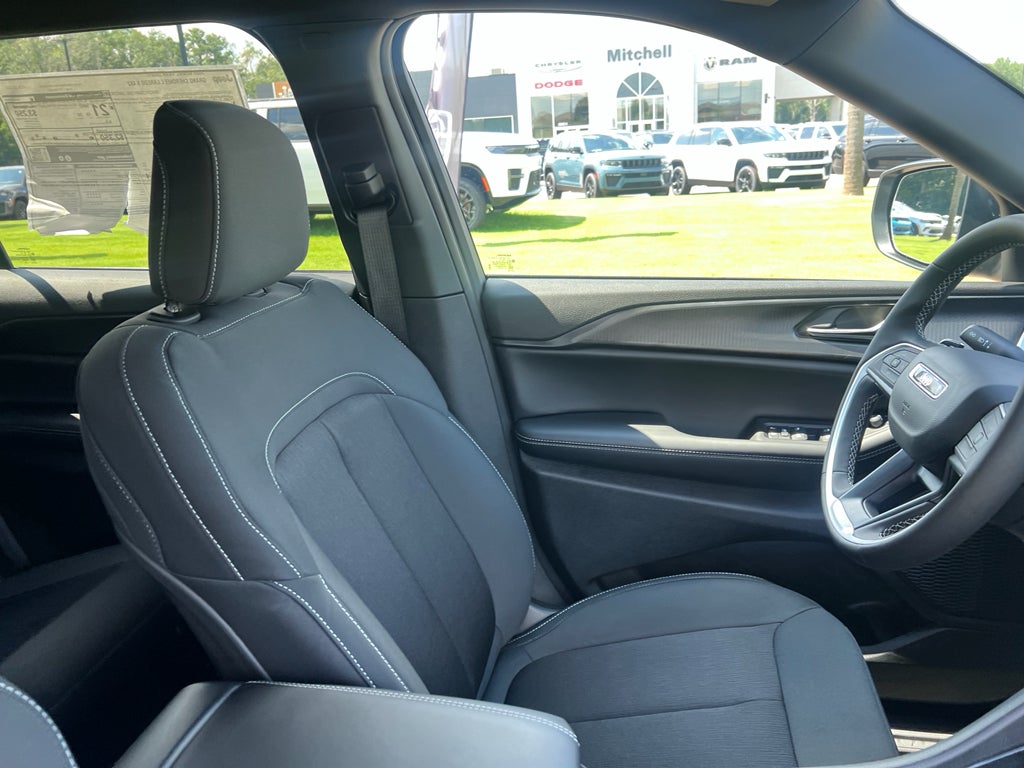 2026 Jeep Grand Cherokee L GRAND CHEROKEE L LAREDO X 4X2