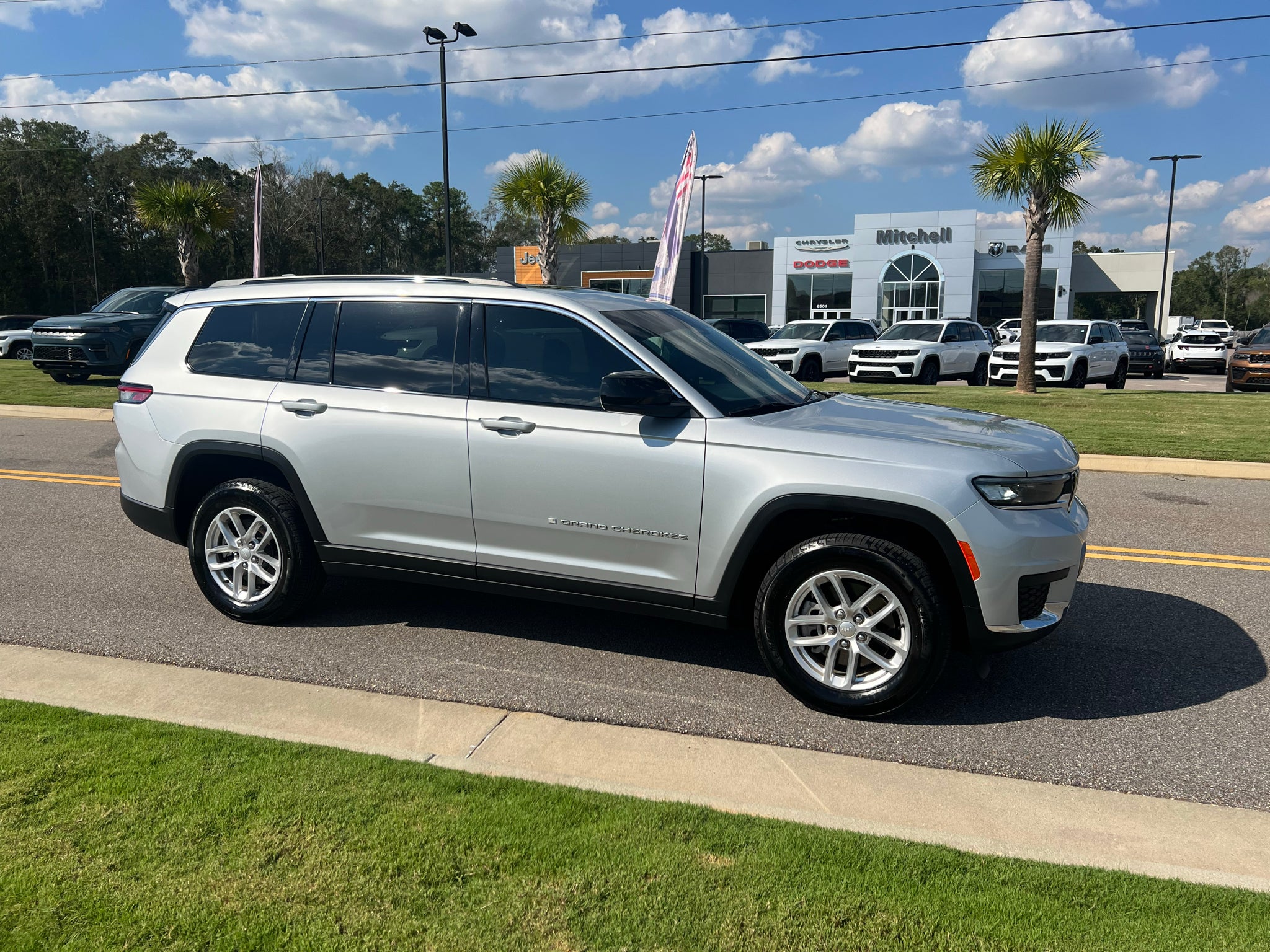 2025 Jeep Grand Cherokee L Laredo X 4x2
