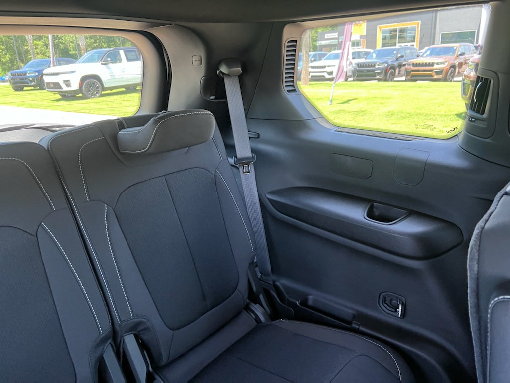 2026 Jeep Grand Cherokee L GRAND CHEROKEE L LAREDO 4X2