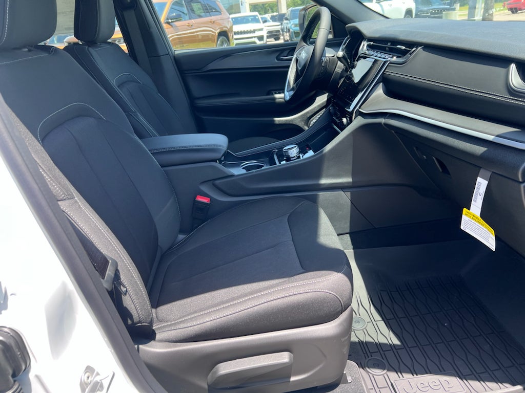 2026 Jeep Grand Cherokee L GRAND CHEROKEE L LAREDO 4X2