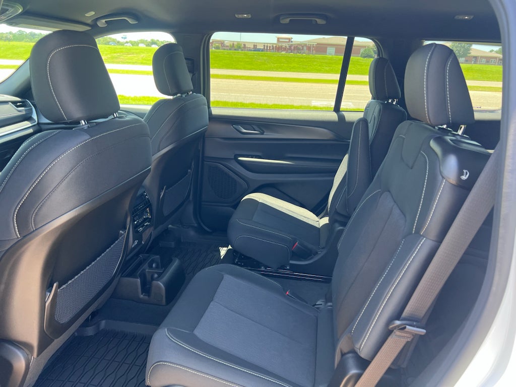 2026 Jeep Grand Cherokee L GRAND CHEROKEE L LAREDO 4X2