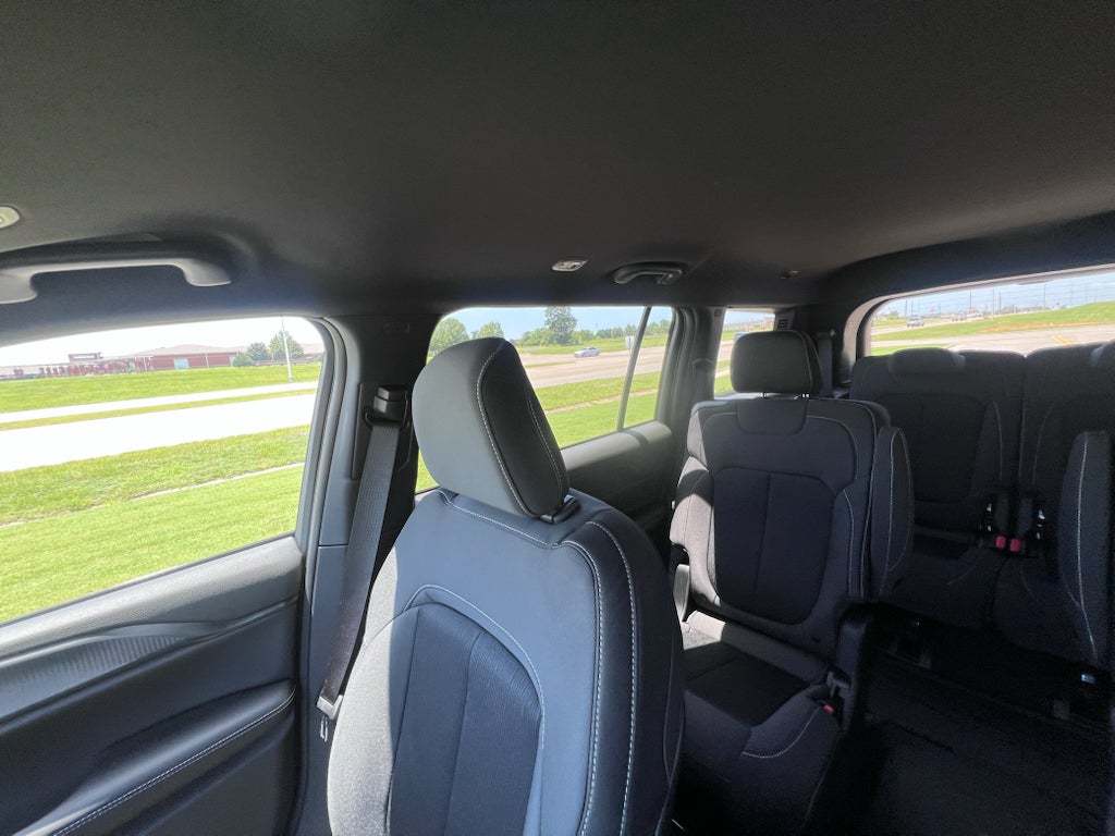 2026 Jeep Grand Cherokee L GRAND CHEROKEE L LAREDO 4X2