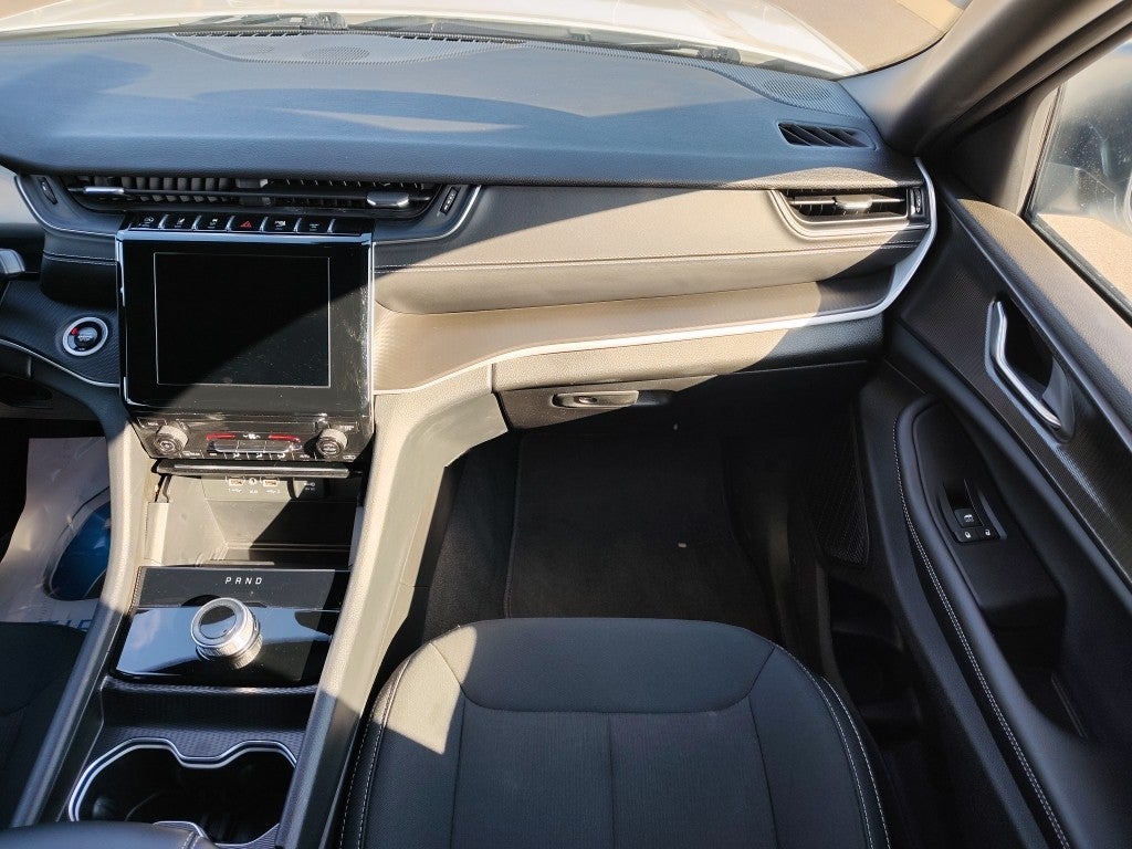 2025 Jeep Grand Cherokee L Laredo 4x2