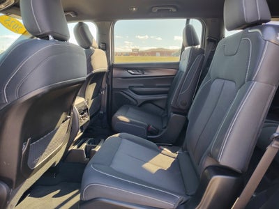 2025 Jeep Grand Cherokee L Laredo 4x2