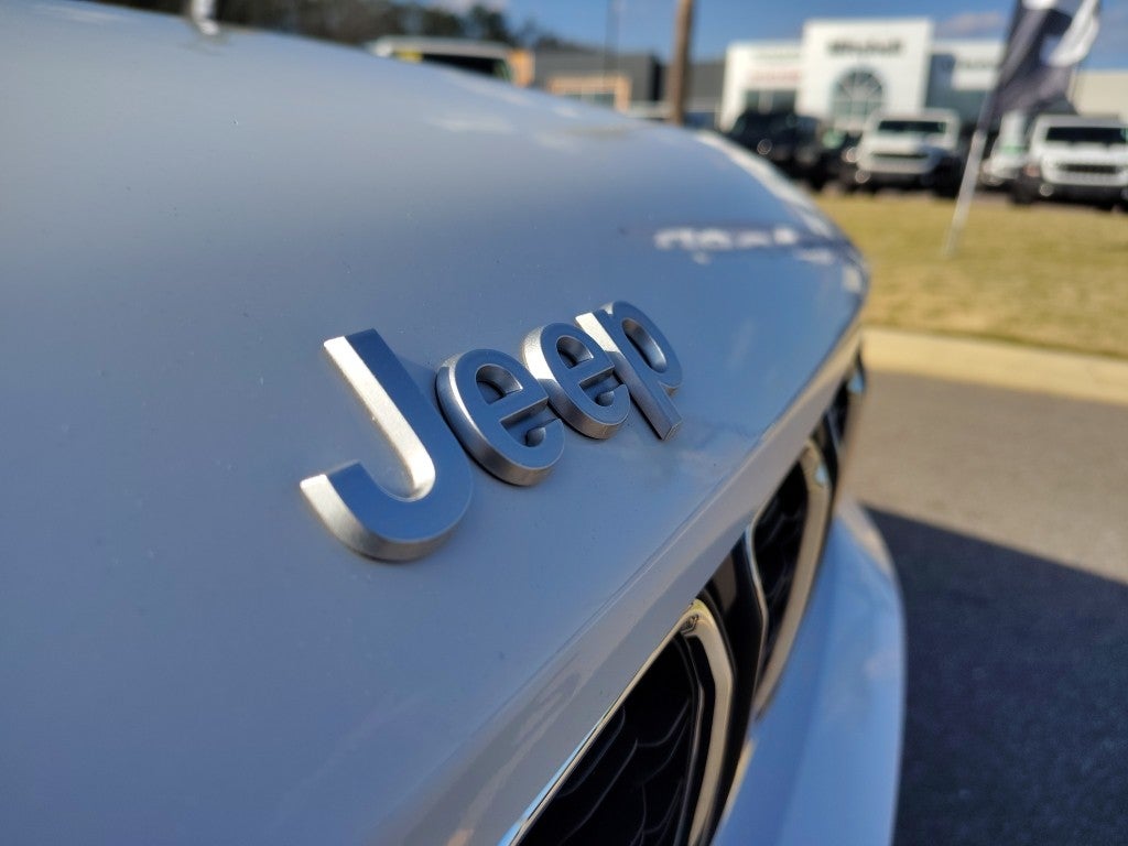 2025 Jeep Grand Cherokee L Laredo 4x2