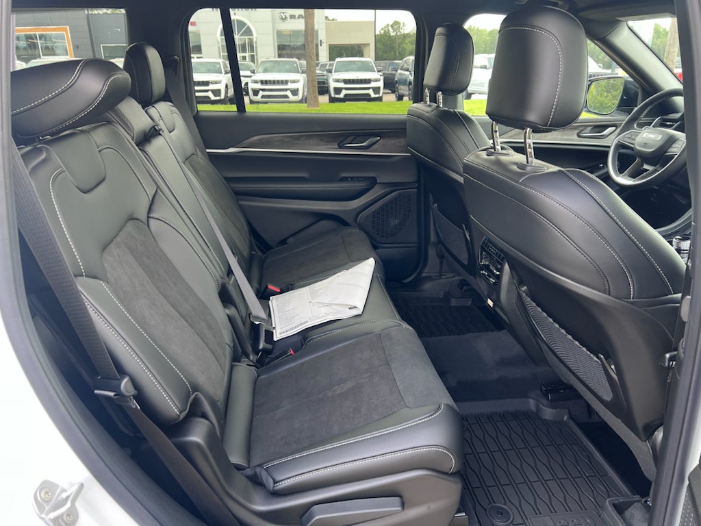 2026 Jeep Grand Cherokee L GRAND CHEROKEE L LAREDO ALTITUDE 4X2