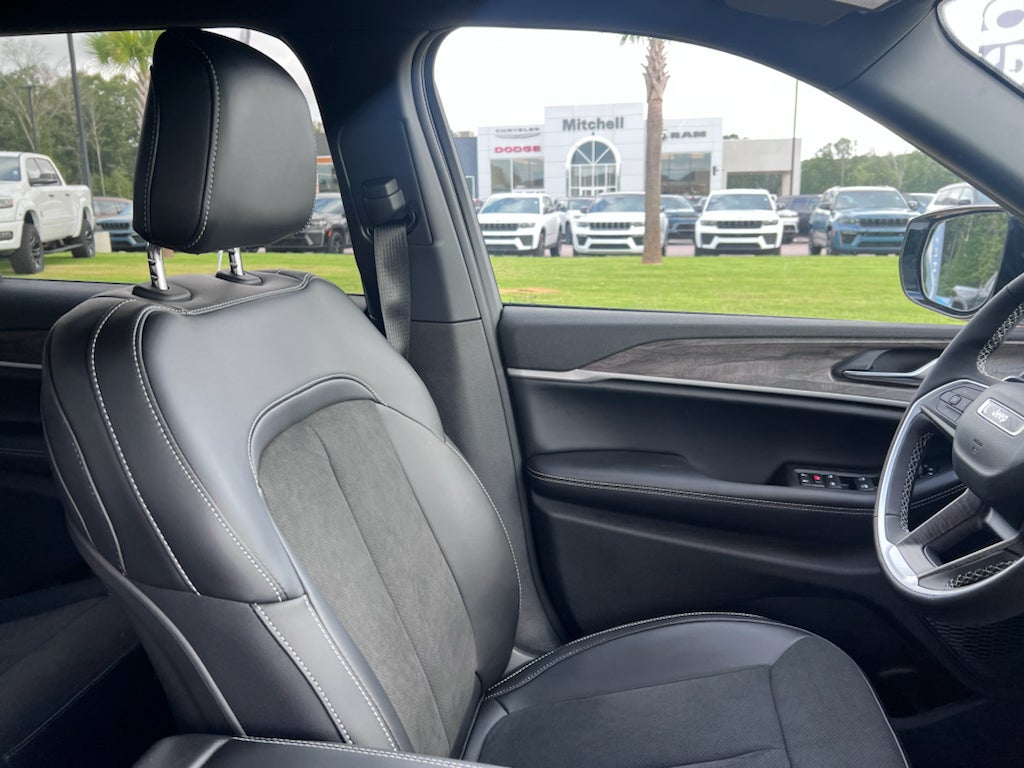 2026 Jeep Grand Cherokee L GRAND CHEROKEE L LAREDO ALTITUDE 4X2