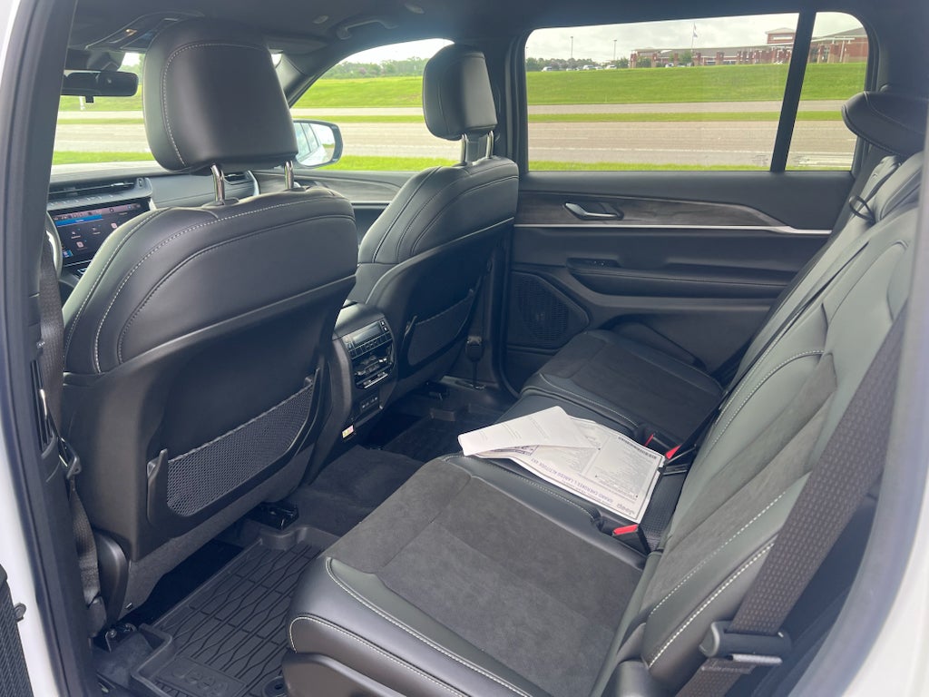 2026 Jeep Grand Cherokee L GRAND CHEROKEE L LAREDO ALTITUDE 4X2