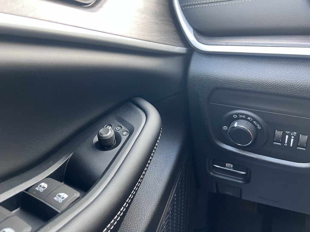 2026 Jeep Grand Cherokee L GRAND CHEROKEE L LAREDO ALTITUDE 4X2