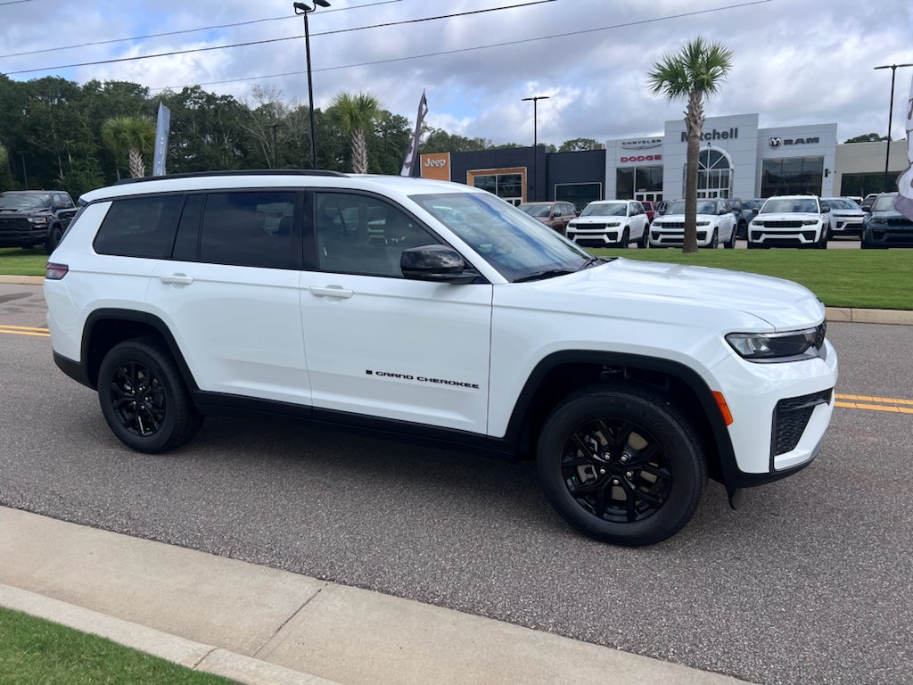 2026 Jeep Grand Cherokee L GRAND CHEROKEE L LAREDO ALTITUDE 4X2