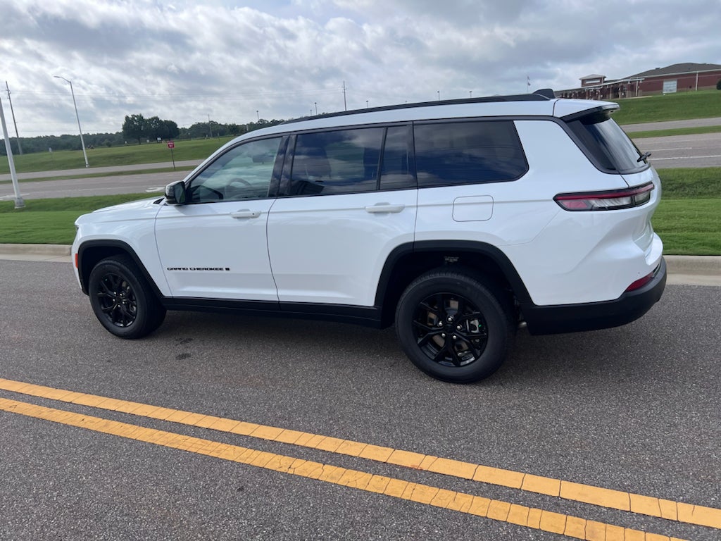 2026 Jeep Grand Cherokee L GRAND CHEROKEE L LAREDO ALTITUDE 4X2