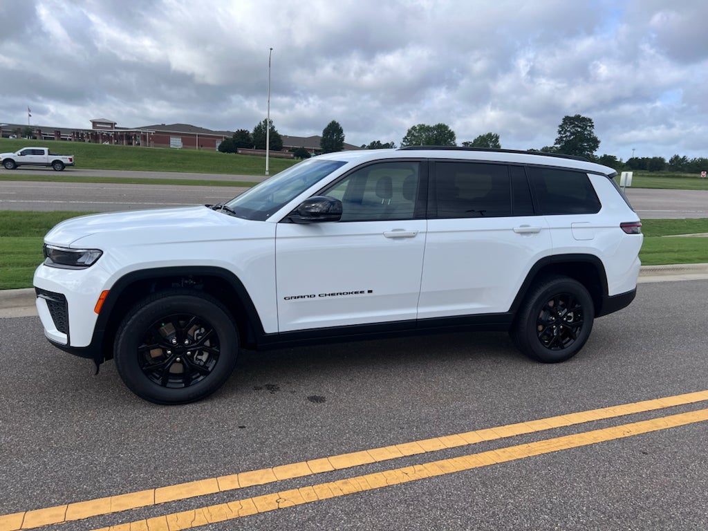 2026 Jeep Grand Cherokee L GRAND CHEROKEE L LAREDO ALTITUDE 4X2
