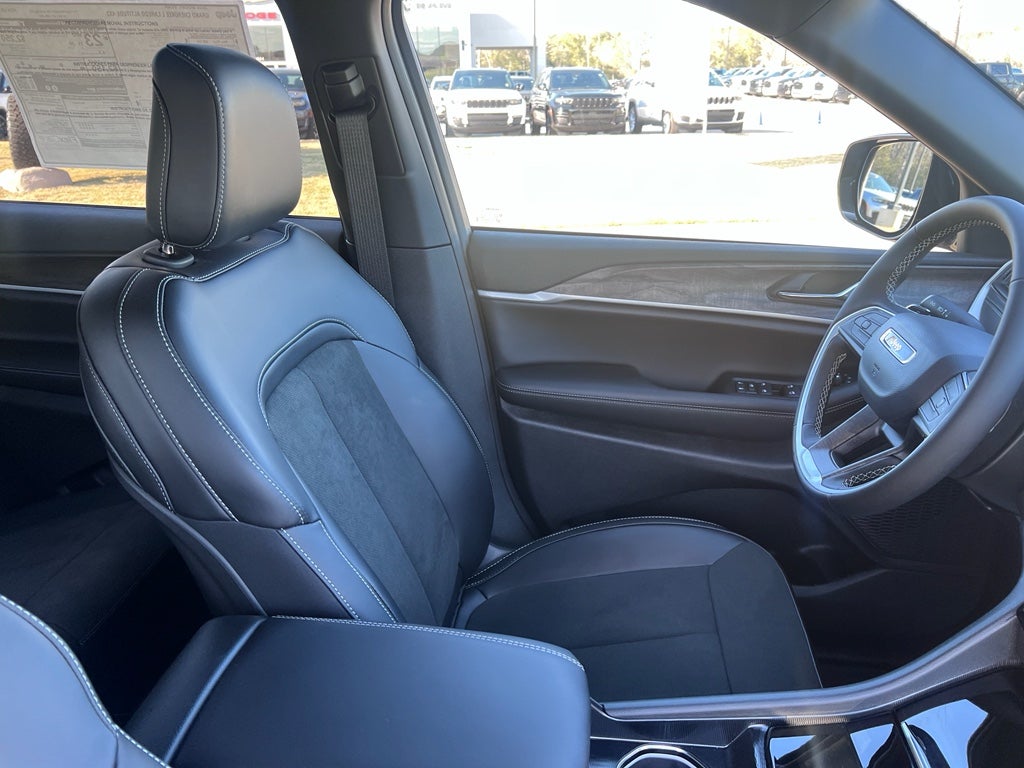 2026 Jeep Grand Cherokee L GRAND CHEROKEE L LAREDO ALTITUDE 4X2