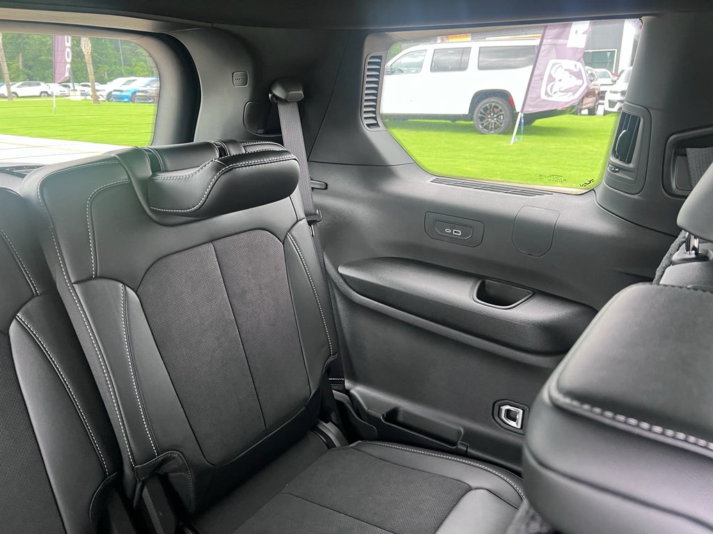 2026 Jeep Grand Cherokee L GRAND CHEROKEE L LAREDO ALTITUDE 4X2