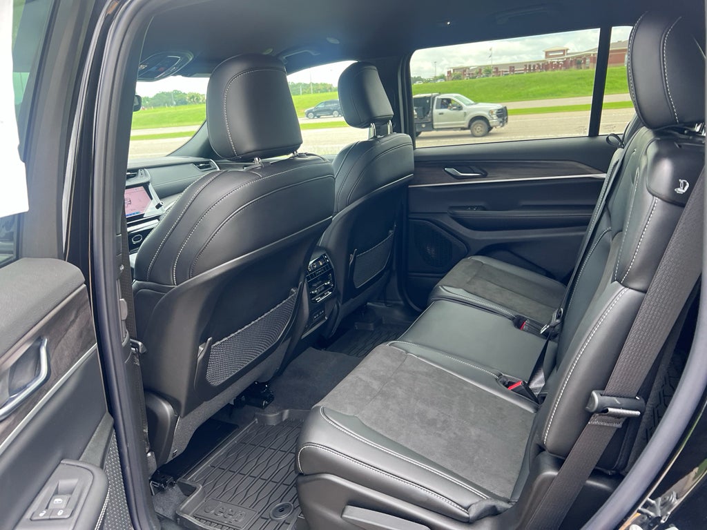 2026 Jeep Grand Cherokee L GRAND CHEROKEE L LAREDO ALTITUDE 4X2