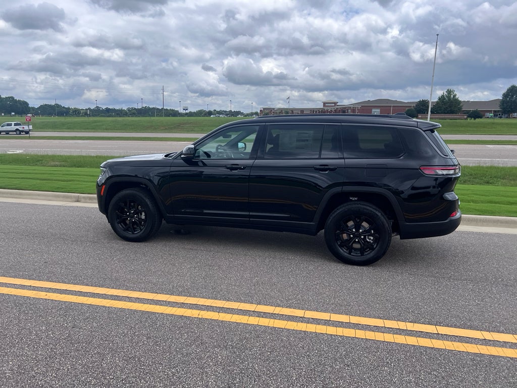 2026 Jeep Grand Cherokee L GRAND CHEROKEE L LAREDO ALTITUDE 4X2