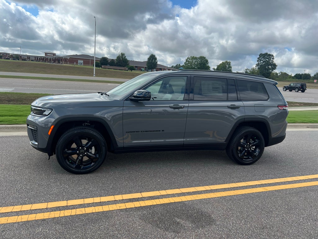 2027 Jeep Grand Cherokee L GRAND CHEROKEE L LIMITED 4X2