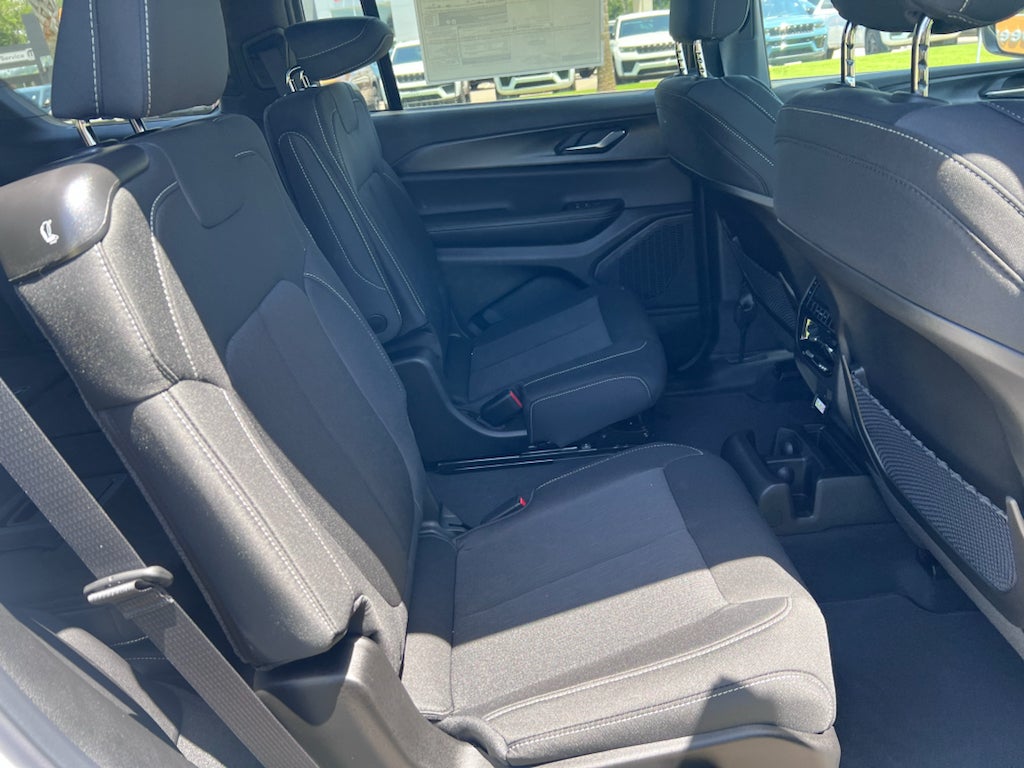 2026 Jeep Grand Cherokee L GRAND CHEROKEE L LAREDO X 4X4