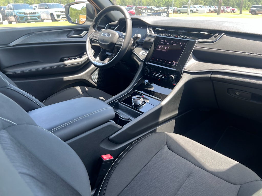 2026 Jeep Grand Cherokee L GRAND CHEROKEE L LAREDO X 4X4