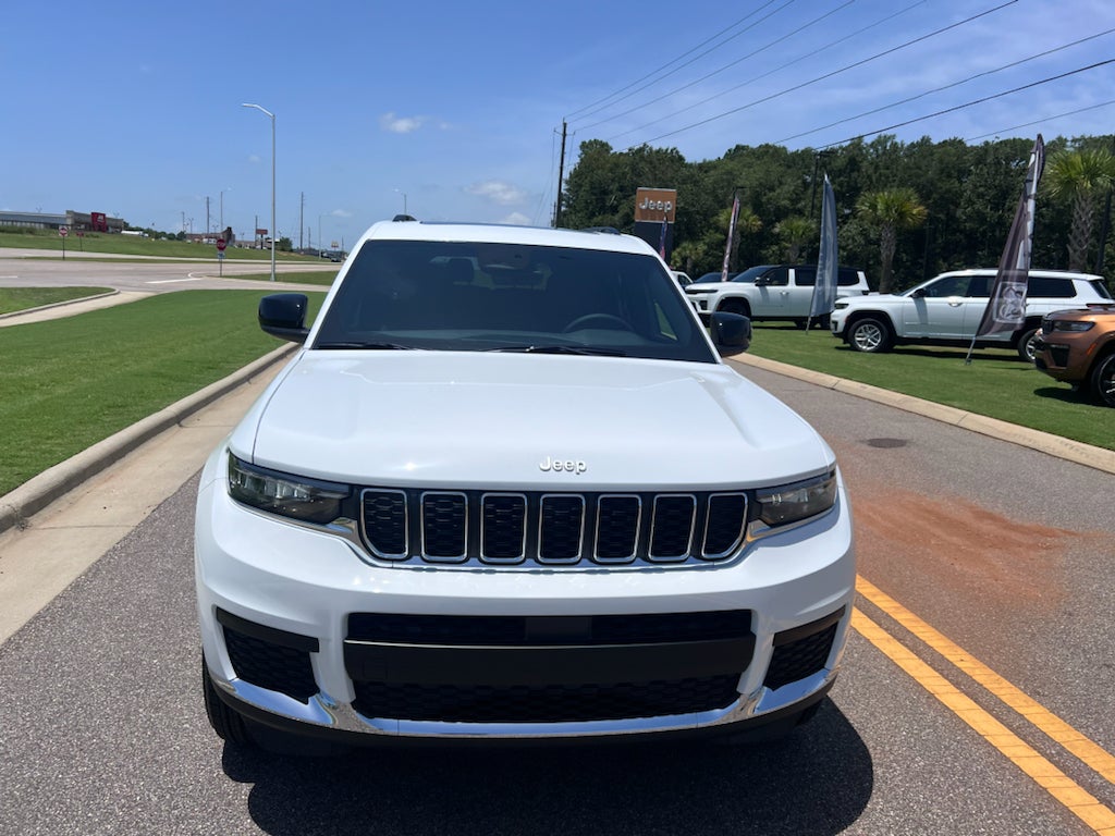 2026 Jeep Grand Cherokee L GRAND CHEROKEE L LAREDO X 4X4